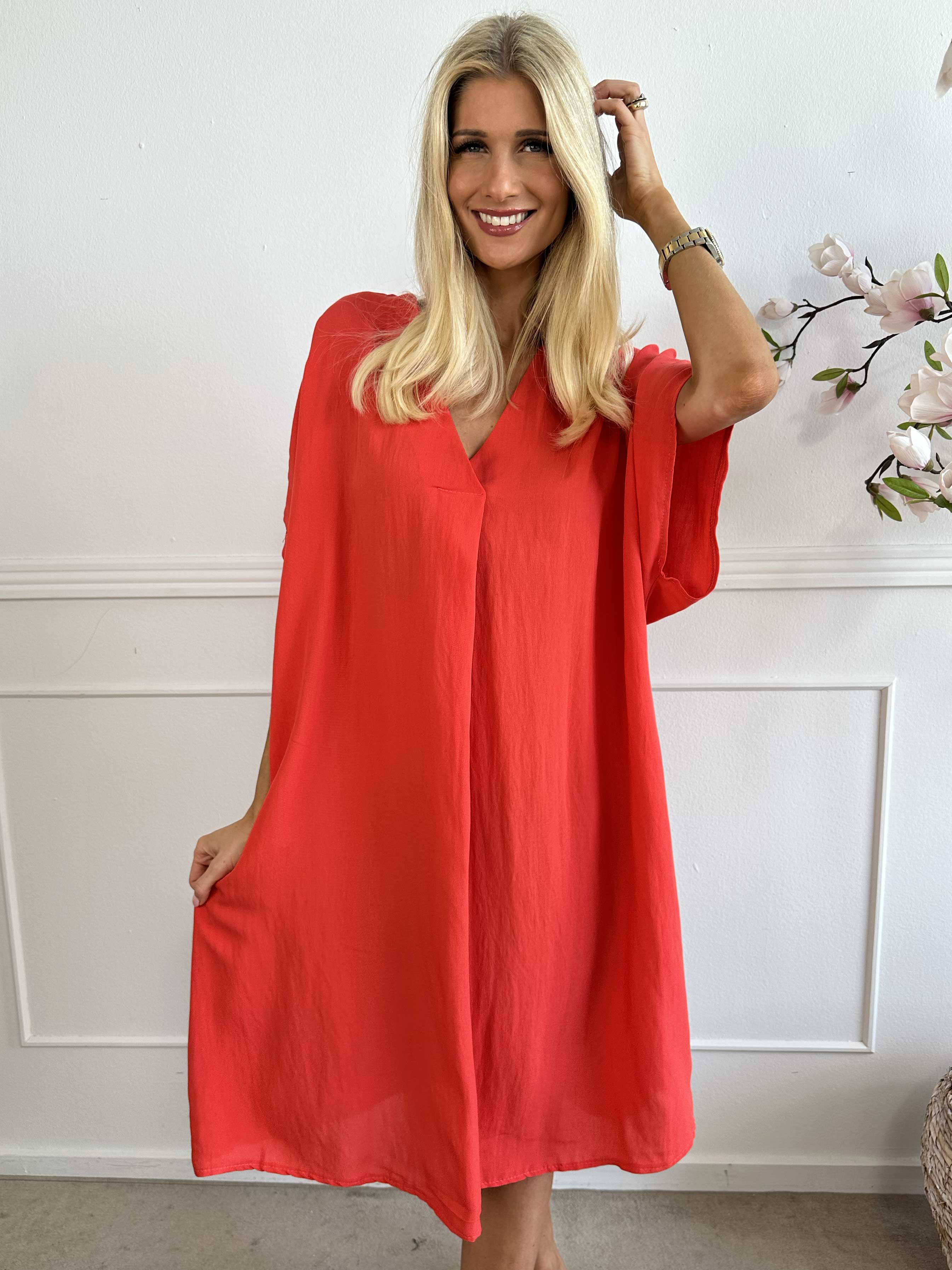 Astrid - Simpel kjole med v-udskæring